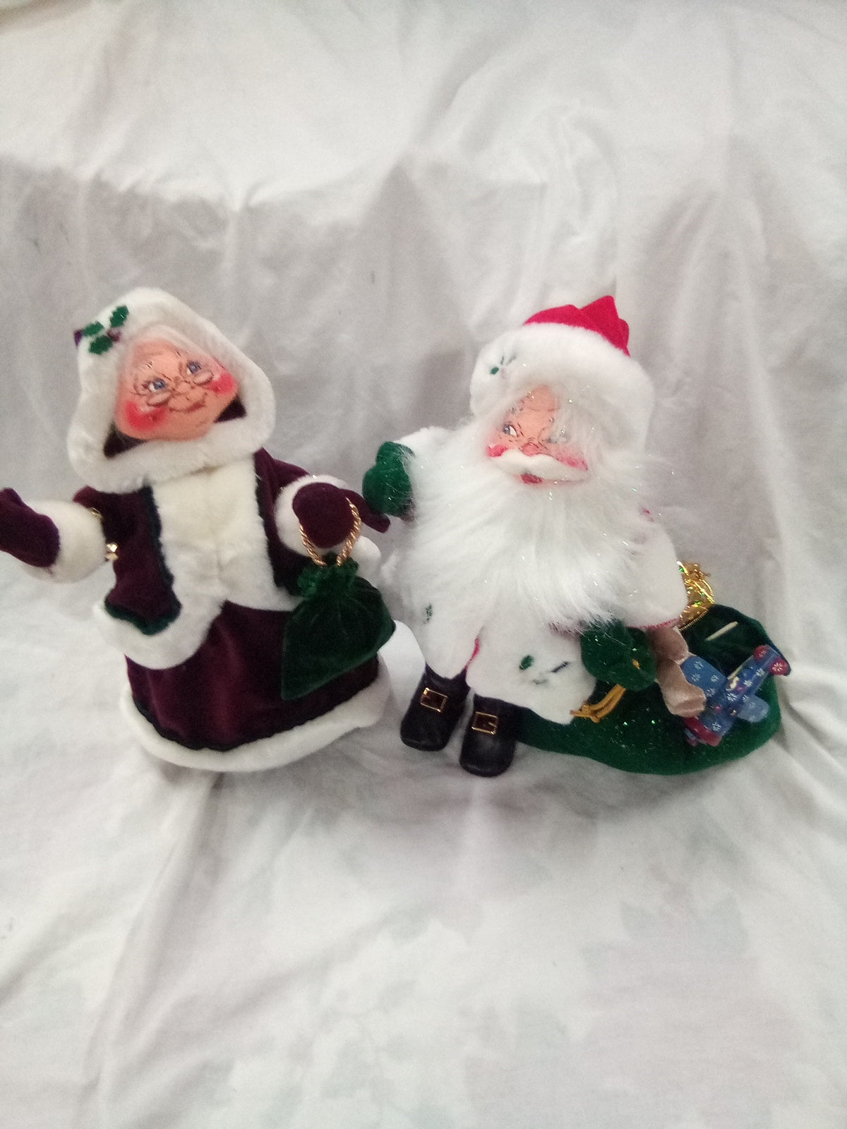 2005 Anna Lee doll couple Mr and Mrs Claus