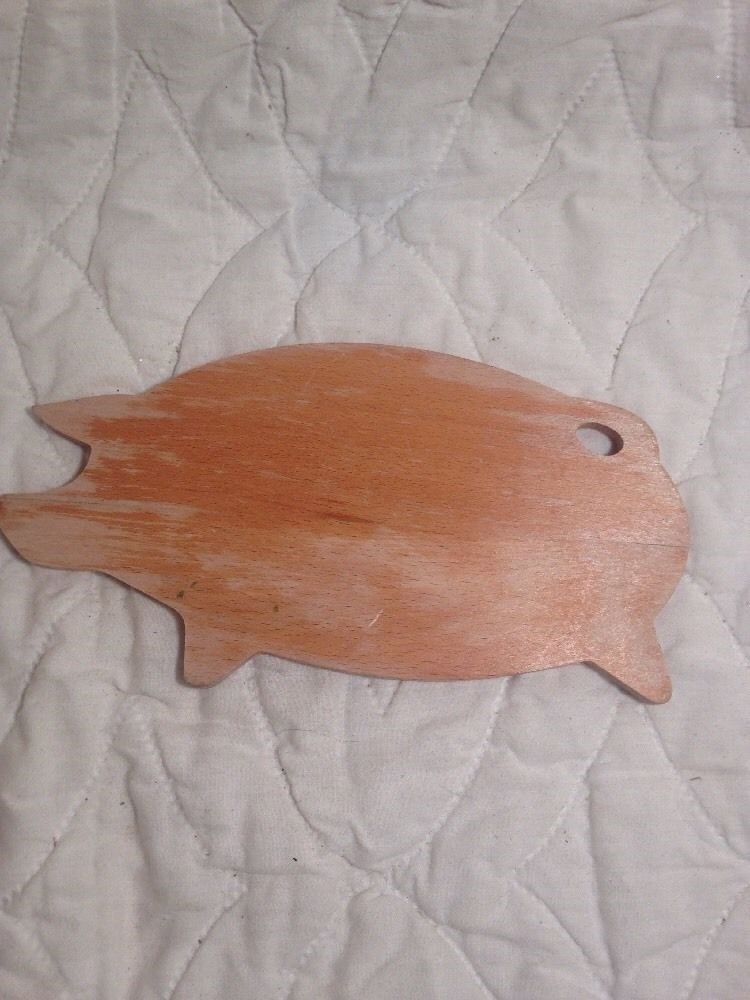 Vintage COUNTRY WOODEN PIG CUTTING CHOPPING BOARD FARM KITCHEN, 10"x5"