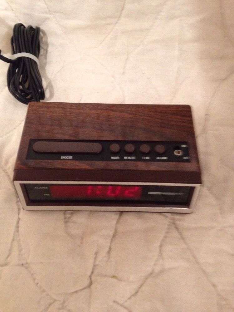 Vintage  Living Solutions Electronic LED Alarm Clock #1585