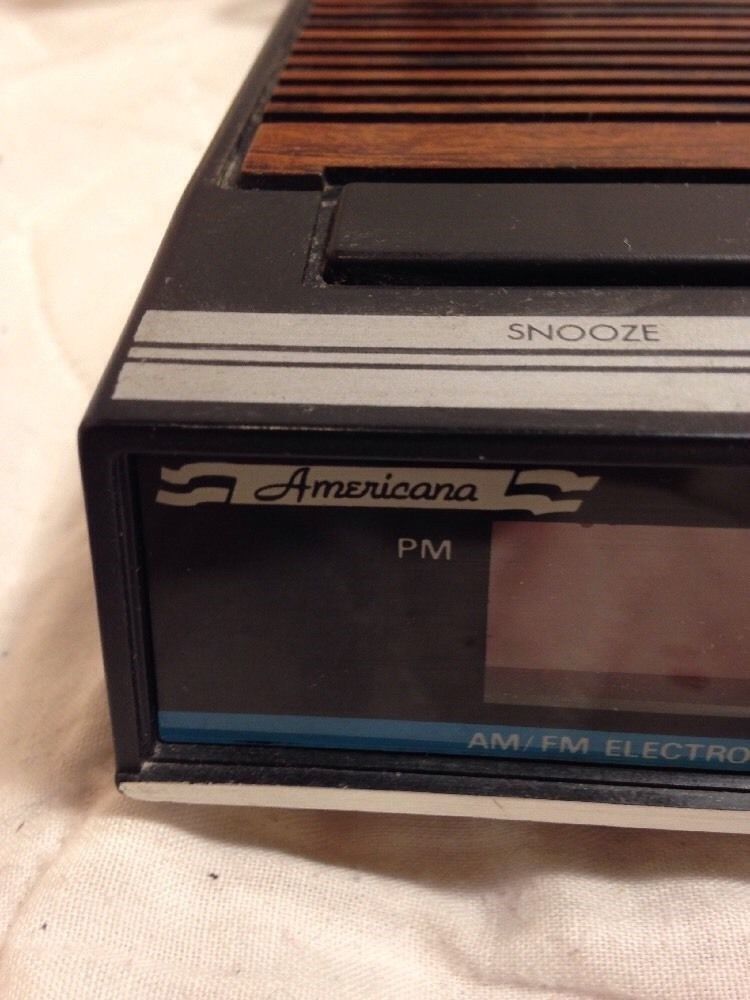 Vintage Americana brand Model#4439 AM/FM Clock Radio - RARE!